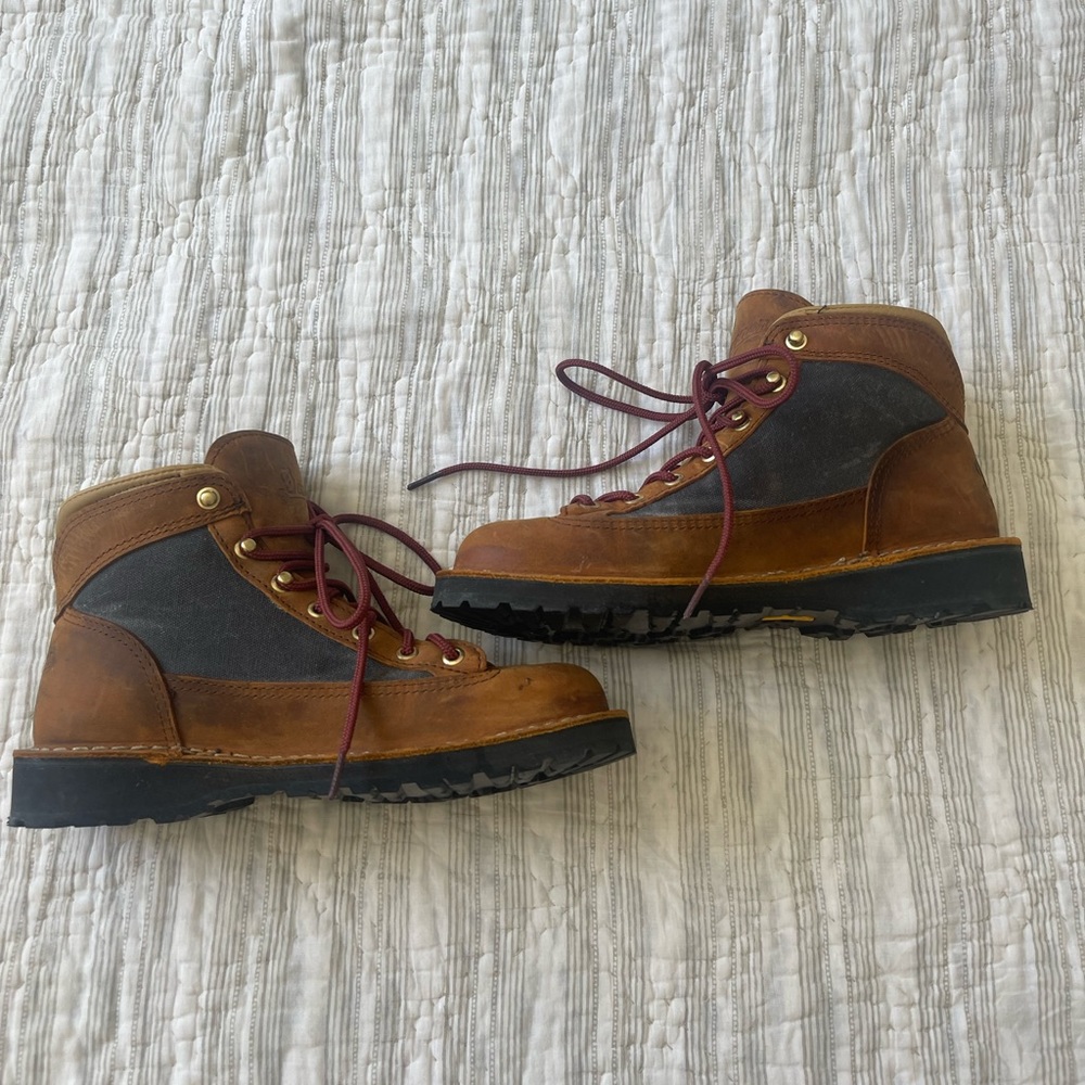 Brand new women’s Danner Ridge Boots